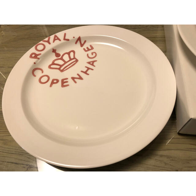 ROYAL COPENHAGEN(ロイヤルコペンハーゲン)の新品！ロイヤルコペンハーゲン　廃盤レア　大皿26㌢　ピンク、ブルーセット インテリア/住まい/日用品のキッチン/食器(食器)の商品写真