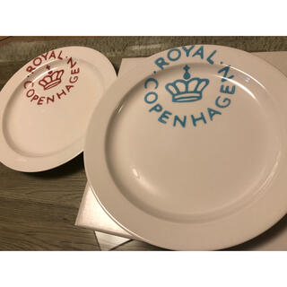 ロイヤルコペンハーゲン(ROYAL COPENHAGEN)の新品！ロイヤルコペンハーゲン　廃盤レア　大皿26㌢　ピンク、ブルーセット(食器)
