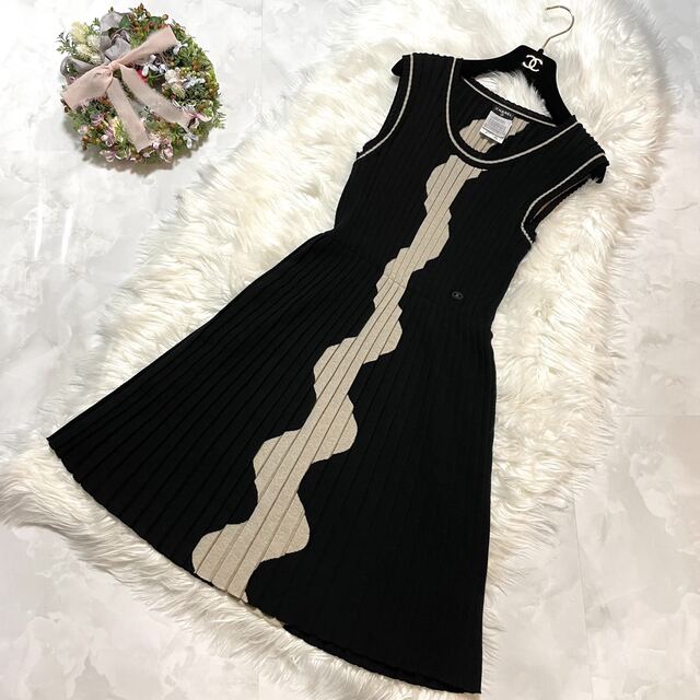 CHANEL - 本物 美品 ランウェイ シャネル COCO装飾 プリーツ CHANEL - 本物 美品 ランウェイ シャネル COCO装飾 プリーツ