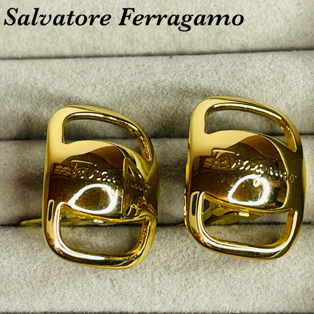 Salvatore Ferragamo(サルヴァトーレフェラガモ)の(美品！)フェラガモ　ヴァラ　イヤリング レディースのアクセサリー(イヤリング)の商品写真