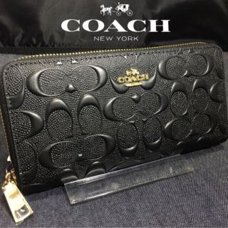 コーチ(COACH)のプレゼントにも❤️コーチ ラウンドジップ エンボスドシグネチャー長財布(長財布)