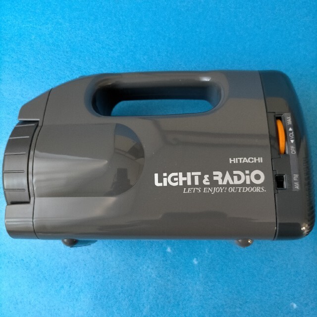 日立 HITACHI ラジオライト　ライト単2電池✕4個　ラジオ単３電池✕2個 スポーツ/アウトドアの自転車(工具/メンテナンス)の商品写真