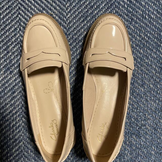 Clarks(クラークス)のClarks・クラークス★エナメルローファー★美品 レディースの靴/シューズ(ローファー/革靴)の商品写真