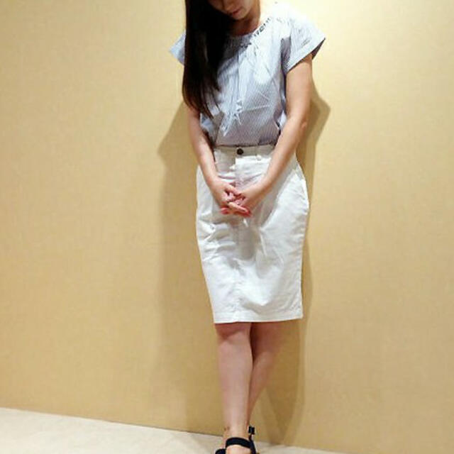 ikka(イッカ)の新品 タグ付き 未開封 ikka イッカ タック入りタイトスカート レディースのスカート(ひざ丈スカート)の商品写真