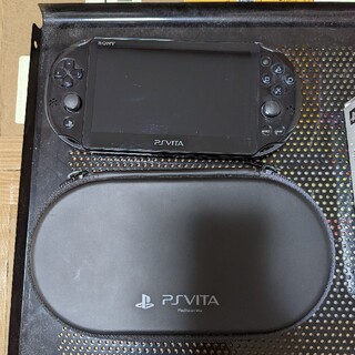 プレイステーションヴィータ(PlayStation Vita)のPS Vita（PCH-2000）本体+ケース+FF10+GE2(携帯用ゲーム機本体)