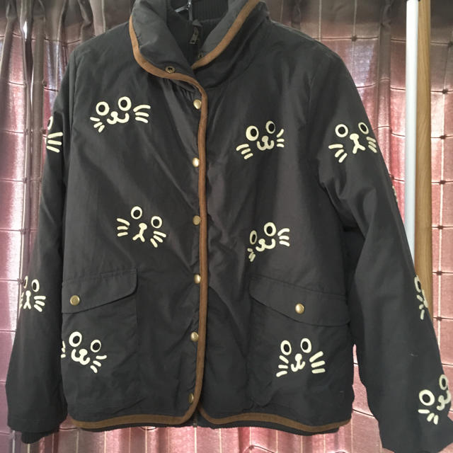 rough(ラフ)のrough ラフ ネコちゃん中綿ブルゾン レディースのジャケット/アウター(ブルゾン)の商品写真