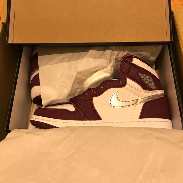 NIKE AIR JORDAN 1 Bordeaux