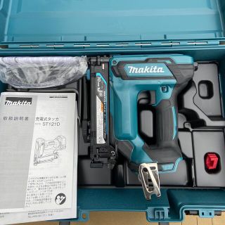 Makita - 新品 マキタ ST121D 充電式タッカ 18V の通販 by ロシ's shop