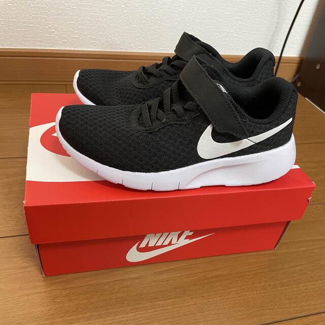 NIKE(ナイキ)のNIKE タンジュン　20.5センチ キッズ/ベビー/マタニティのキッズ靴/シューズ(15cm~)(スニーカー)の商品写真