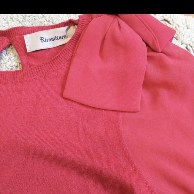 Rirandture(リランドチュール)のリランドチュール 肩リボンニット濃いピンク レディースのトップス(シャツ/ブラウス(長袖/七分))の商品写真