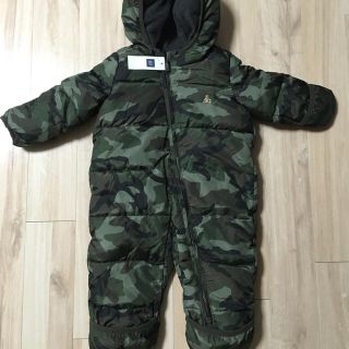 ベビーギャップ(babyGAP)の【新品】babyGap ダウン ボディスーツ（迷彩:70センチ）(ロンパース)