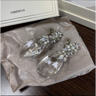 ヴェラウォン(Vera Wang)の美品 orgablanca テディスワロフスキーイヤリング(ウェディングドレス)