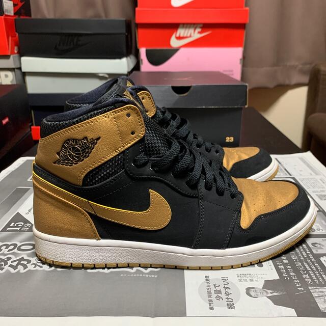 NIKE(ナイキ)のNike Air Jordan 1 Retro High Gold 金色 メンズの靴/シューズ(スニーカー)の商品写真