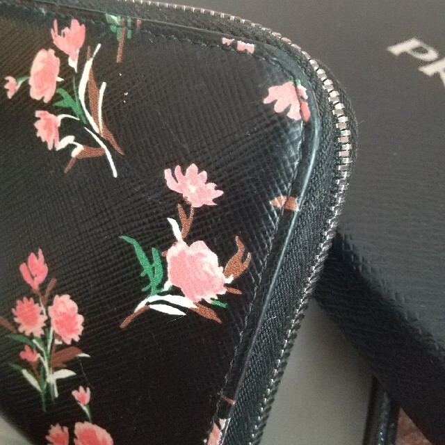 PRADA(プラダ)の【極美品】プラダ 花柄 長財布 レディースのファッション小物(財布)の商品写真