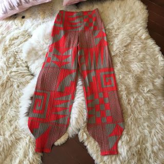 イッセイミヤケ(ISSEY MIYAKE)のイッセイミヤケ プリーツプリーズ ちょぴし変形 パンツ 美品(カジュアルパンツ)