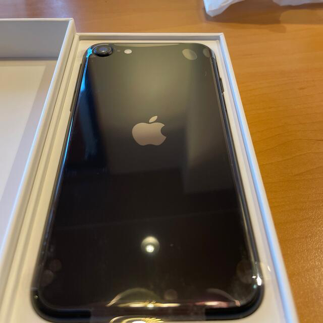 アップル iPhoneSE 第2世代 64GB ブラック 2
