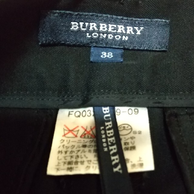 BURBERRY(バーバリー)のバーバリーロンドン 黒色パンツ★38 レディースのパンツ(その他)の商品写真