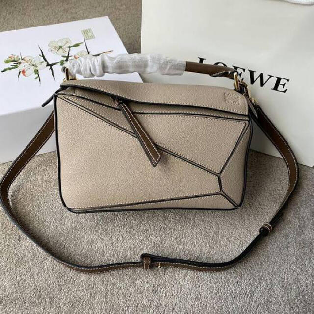 爆買い在庫】 LOEWE - お値下げ! 未使用 ロエベ パズルミニ