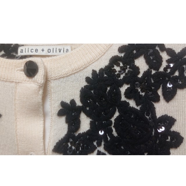 Alice+Olivia(アリスアンドオリビア)の【Rin様専用】美品 alice+olivia お花 刺繍 カーディガンXS レディースのトップス(カーディガン)の商品写真