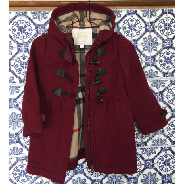 BURBERRY(バーバリー)のBURBERRY バーバリー 6Y 116 赤紫色 ウールダッフルコート キッズ/ベビー/マタニティのキッズ服女の子用(90cm~)(コート)の商品写真