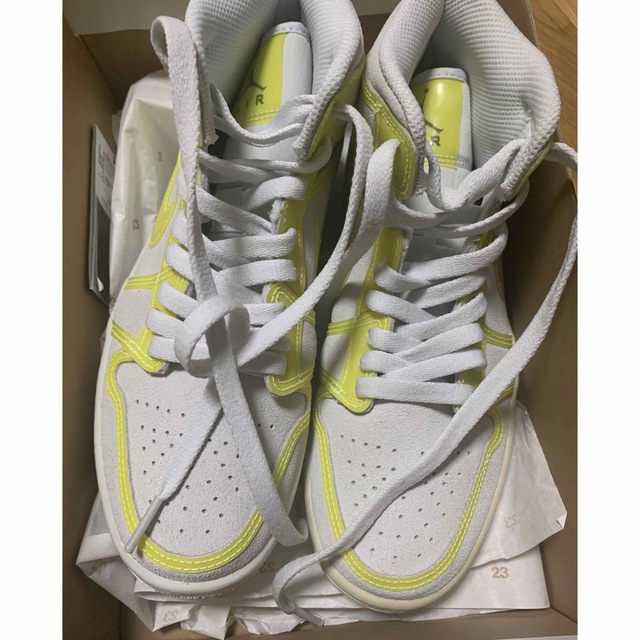 NIKE(ナイキ)のNIKE AIR JORDAN 1 MID LX "OPTI YELLOW" レディースの靴/シューズ(スニーカー)の商品写真