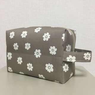 【つき様】オムツポーチ　ハンドメイド　小花　グレー(外出用品)