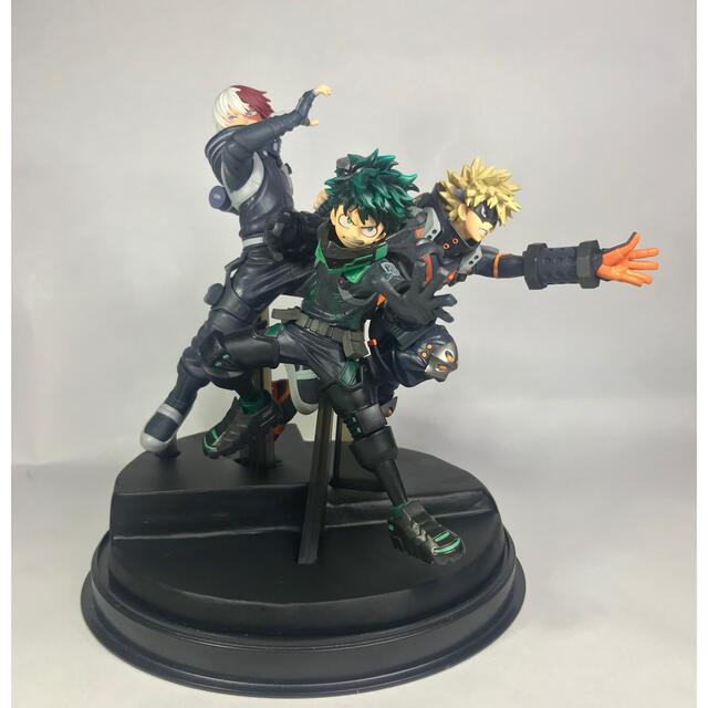 限定価格 ヒロアカフィギュア3体+オリジナル台座 | フリマアプリ ラクマ