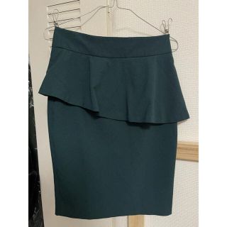 ザラ(ZARA)のZARAダークグリーンペプラムスカート(ひざ丈スカート)