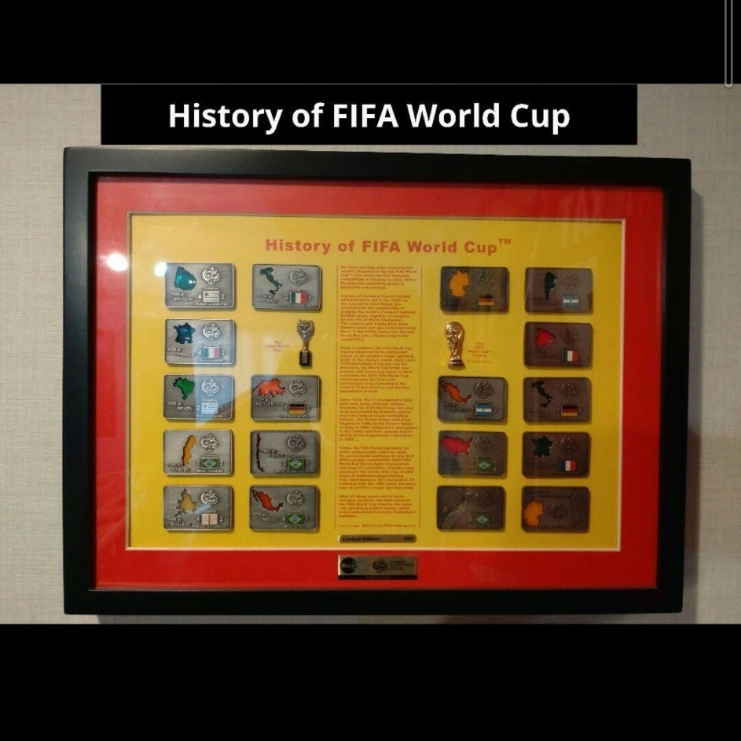 【レア・超美品】FIFA ドイツワールドカップ 2006 ピンバッジスタンド スポーツ/アウトドアのサッカー/フットサル(記念品/関連グッズ)の商品写真