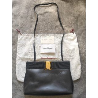 サルヴァトーレフェラガモ(Salvatore Ferragamo)のSalvatore Ferragamo フェラガモ ヴァラリボン(ショルダーバッグ)