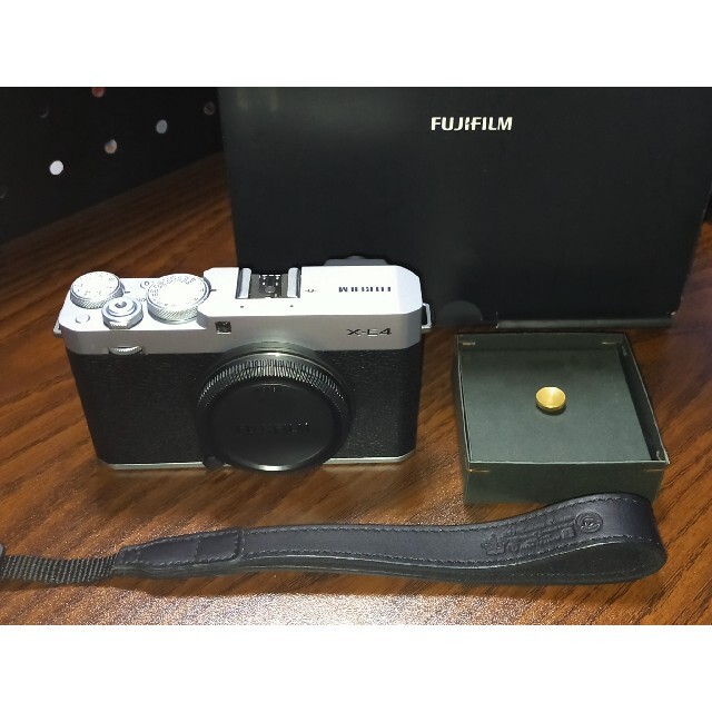 富士フイルム(フジフイルム)のFUJIFILM XE-4 スマホ/家電/カメラのカメラ(ミラーレス一眼)の商品写真