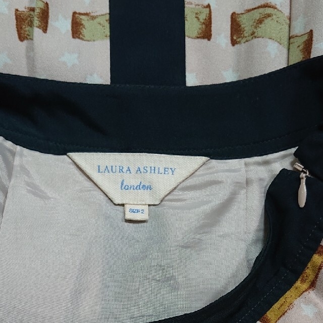 LAURA ASHLEY(ローラアシュレイ)のLAURA ASHLEY リボン柄 可愛い 上品 スカート レディースのスカート(ひざ丈スカート)の商品写真