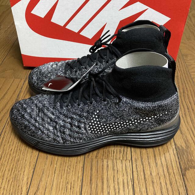 NIKE(ナイキ)のNIKE LUNAR MAGISTA Ⅱ FK FC 27.5cm 新品 スポーツ/アウトドアのサッカー/フットサル(シューズ)の商品写真