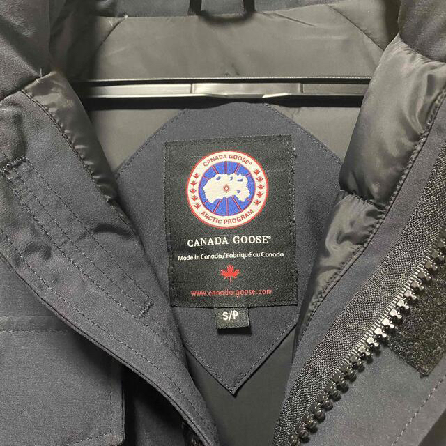 CANADA GOOSE(カナダグース)の週末限定値下げ　カナダグース　カムループス　美品 メンズのジャケット/アウター(ダウンジャケット)の商品写真