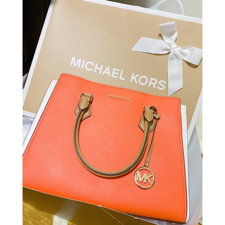 マイケルコース(Michael Kors)のマイケルコース　ラージ　コンバーチブル　トートバック　レザー　白　オレンジ　(トートバッグ)