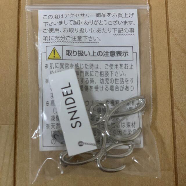 SNIDEL(スナイデル)のSNIDEL  スナイデル  モチーフブローチ　ブローチ レディースのアクセサリー(ブローチ/コサージュ)の商品写真