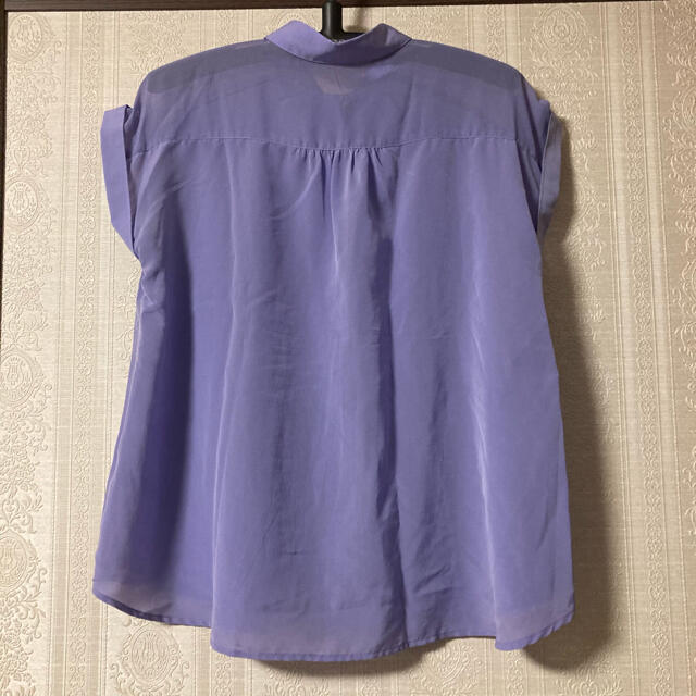 GU(ジーユー)の紫　半袖　ブラウス　 レディースのトップス(シャツ/ブラウス(半袖/袖なし))の商品写真