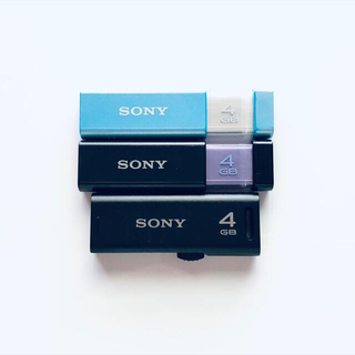 ソニー(SONY)のSONY ノックスライド式USBメモリー 4GB USM4GL-L/USM4GR(PC周辺機器)