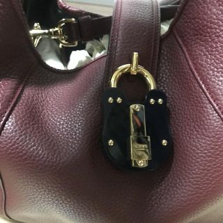 LOEWE - ロエベ カリエ ホーボー パドロックレザー ワインレッドの通販