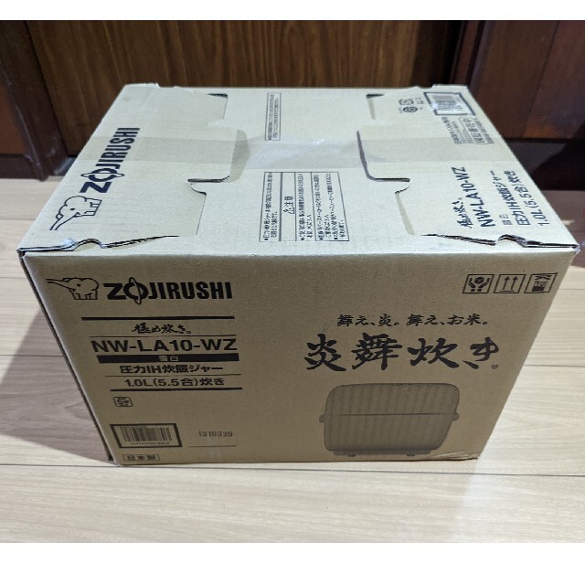 象印(ゾウジルシ)の象印 ZOJIRUSHI 炎舞炊き 雪白 NW-LA10-WZ 5.5合 新品 スマホ/家電/カメラの調理家電(炊飯器)の商品写真