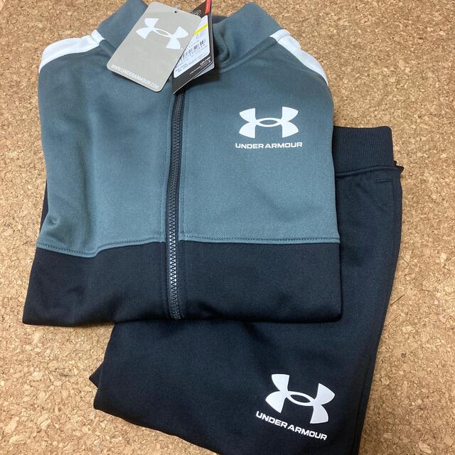 UNDER ARMOUR(アンダーアーマー)のアンダーアーマー　上下ジャージ　140 キッズ/ベビー/マタニティのキッズ服男の子用(90cm~)(その他)の商品写真