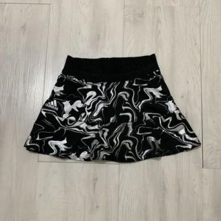 アディダス(adidas)の専用　☆新品☆  海外テニスウェア アディダス スコート　US-XS(ウェア)