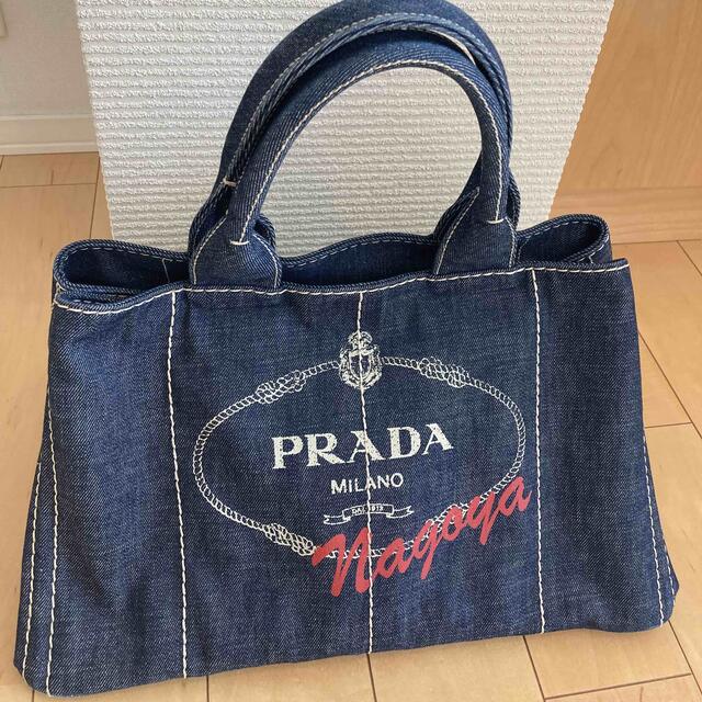 PRADA(プラダ)の国内直営店購入 PRADA プラダ カナパ デニム 名古屋限定 レア 美品 レディースのバッグ(トートバッグ)の商品写真