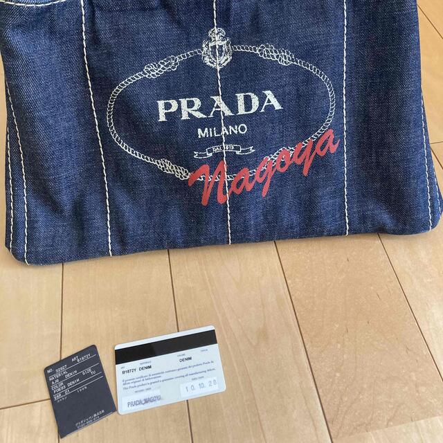 PRADA(プラダ)の国内直営店購入 PRADA プラダ カナパ デニム 名古屋限定 レア 美品 レディースのバッグ(トートバッグ)の商品写真