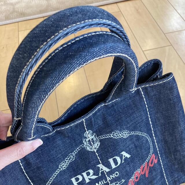 PRADA(プラダ)の国内直営店購入 PRADA プラダ カナパ デニム 名古屋限定 レア 美品 レディースのバッグ(トートバッグ)の商品写真