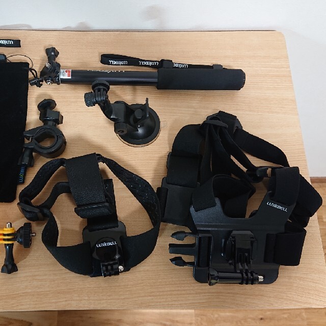 SONY(ソニー)のSONYアクションカムとマウントのセット スマホ/家電/カメラのカメラ(ビデオカメラ)の商品写真