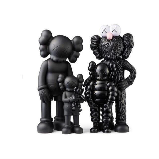 KAWS FAMILY BLACK400%