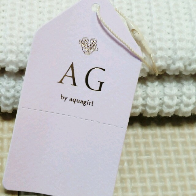 AG by aquagirl(エージーバイアクアガール)の今日だけ！タグつきAG byアクアガール　白ニット帽 レディースの帽子(ニット帽/ビーニー)の商品写真