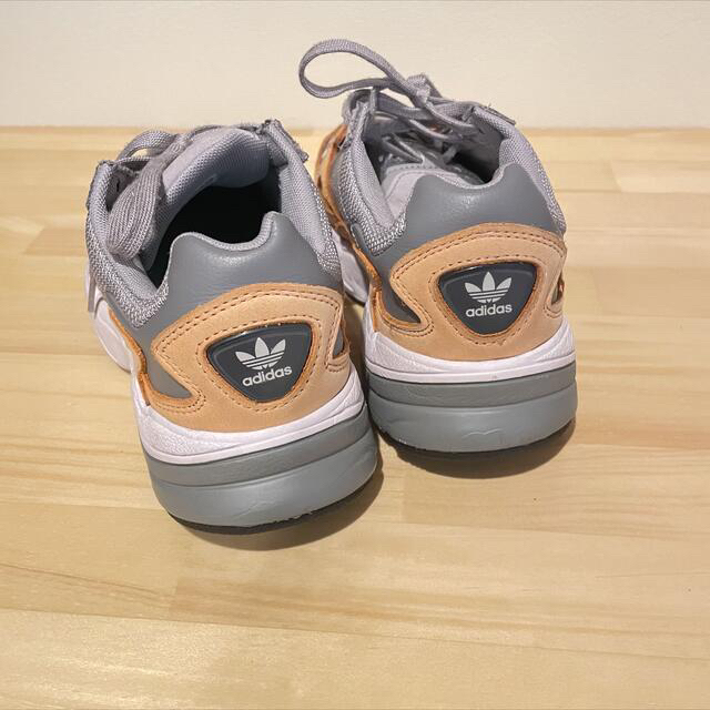 adidas(アディダス)のadidas  FALCON(ファルコン) レディースの靴/シューズ(スニーカー)の商品写真
