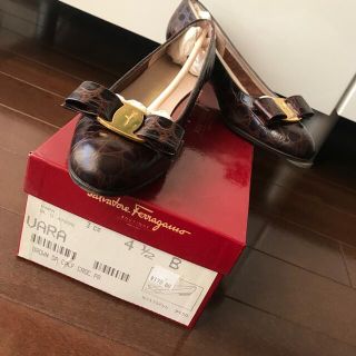 サルヴァトーレフェラガモ(Salvatore Ferragamo)の梅さま☆(ハイヒール/パンプス)